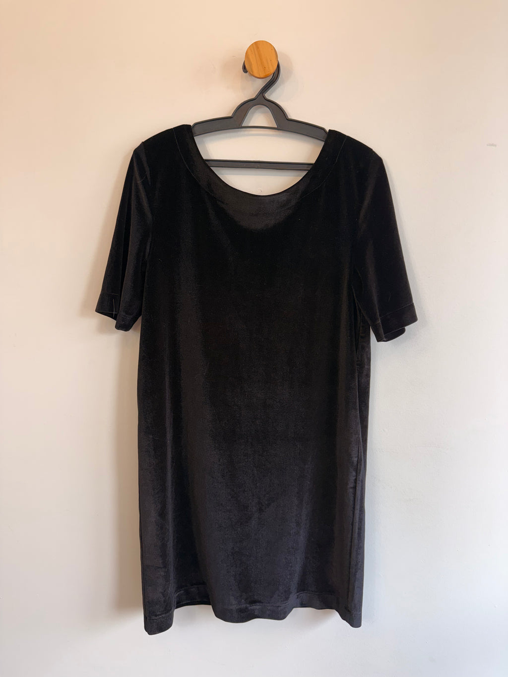 Vestido de Veludo Preto Farm