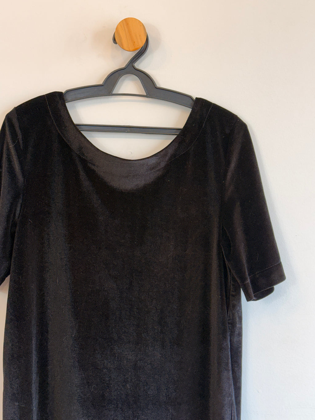 Vestido de Veludo Preto Farm