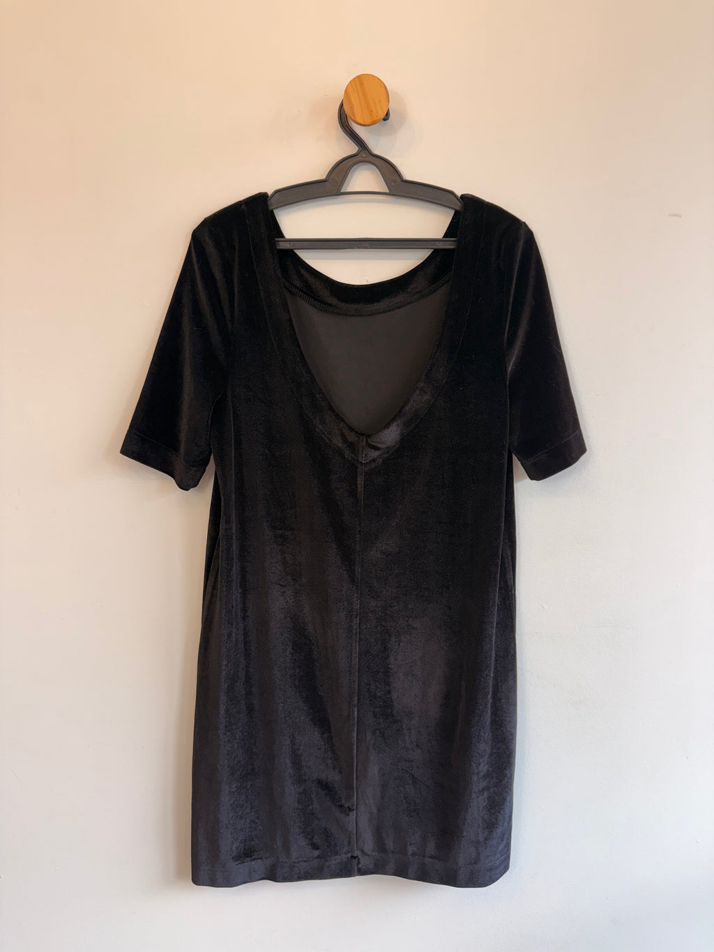 Vestido de Veludo Preto Farm