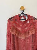 Blusa em Renda com Babados