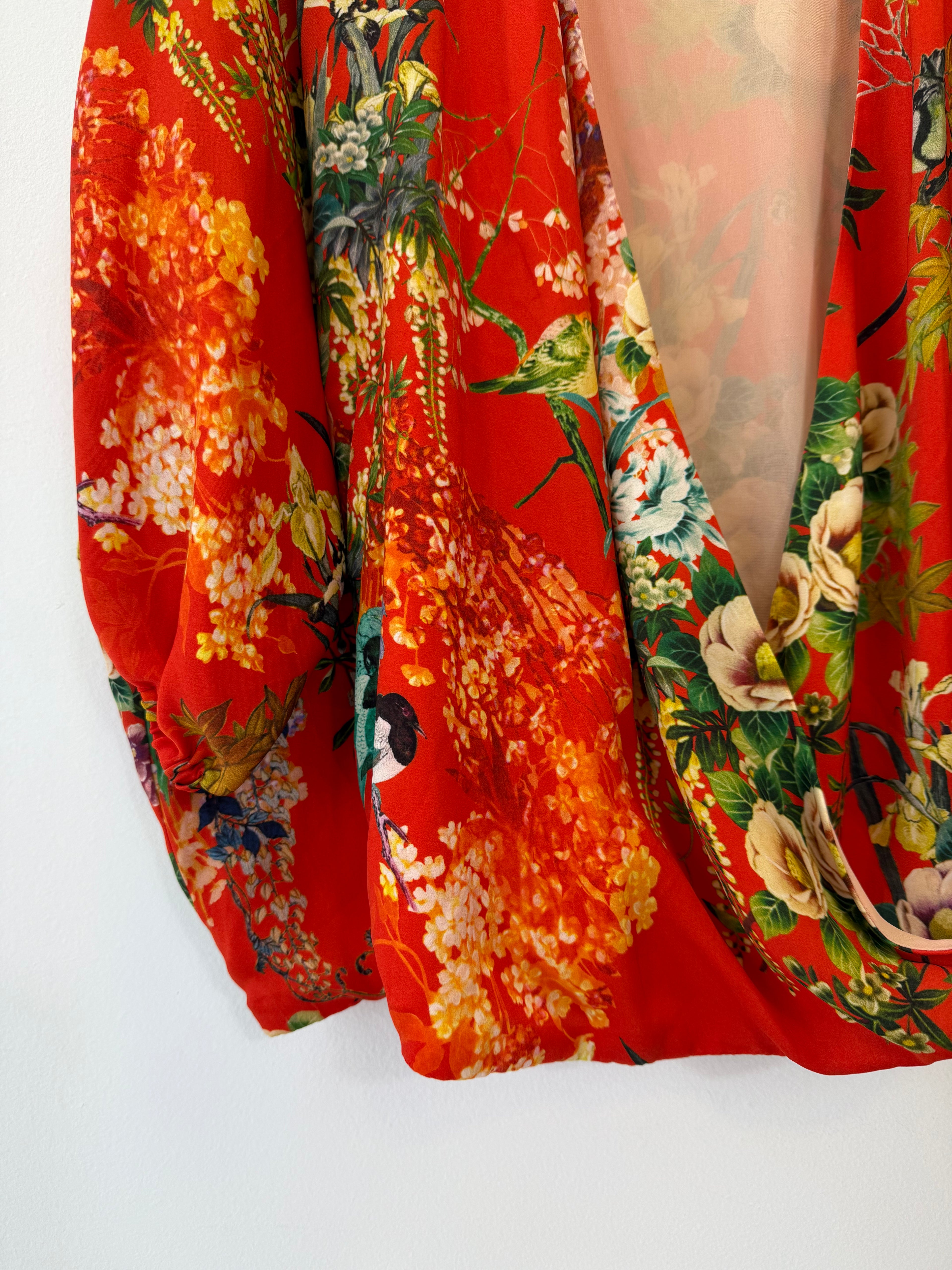 Blusa Transpassada Vermelha Estampada