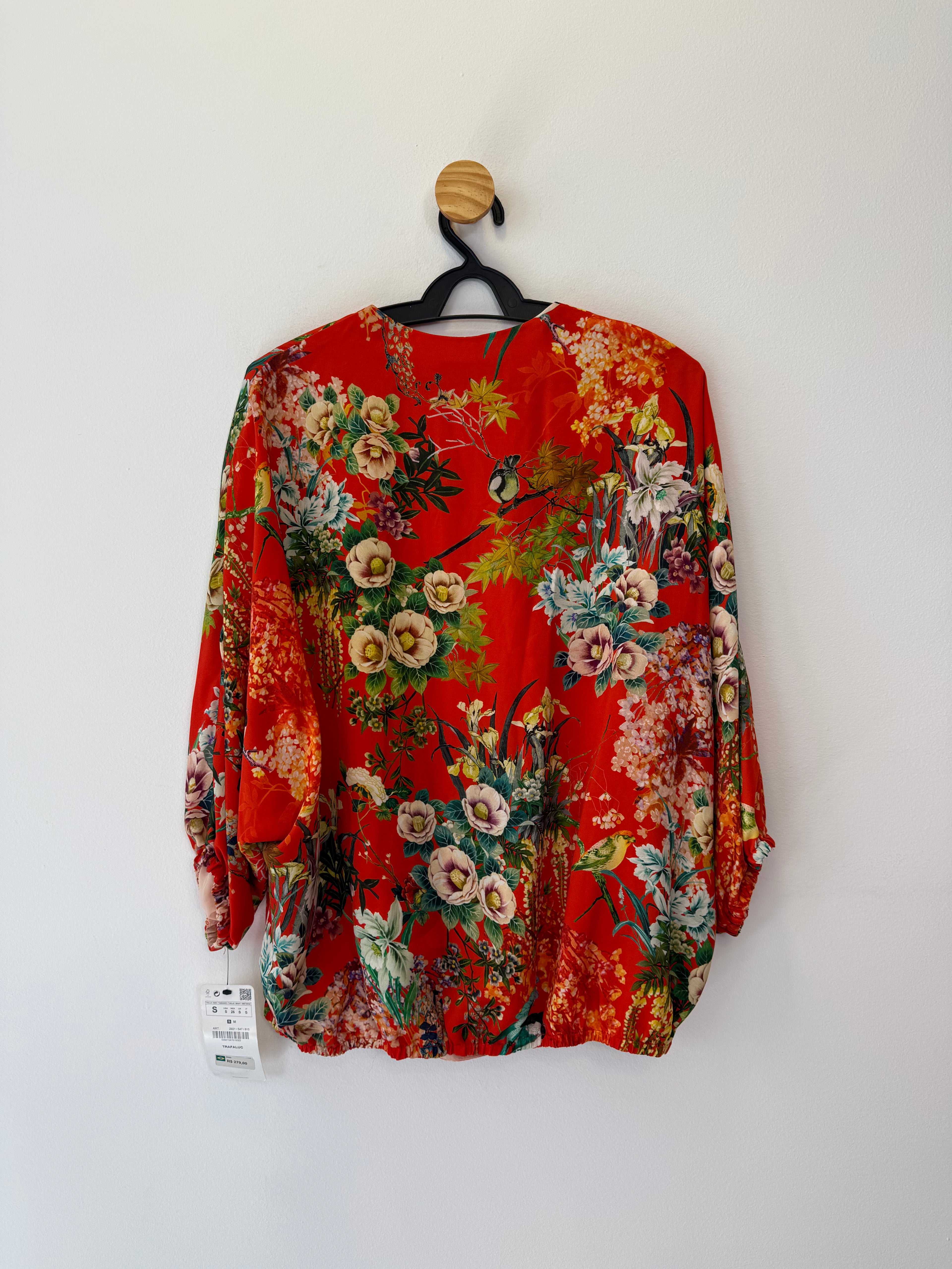 Blusa Transpassada Vermelha Estampada