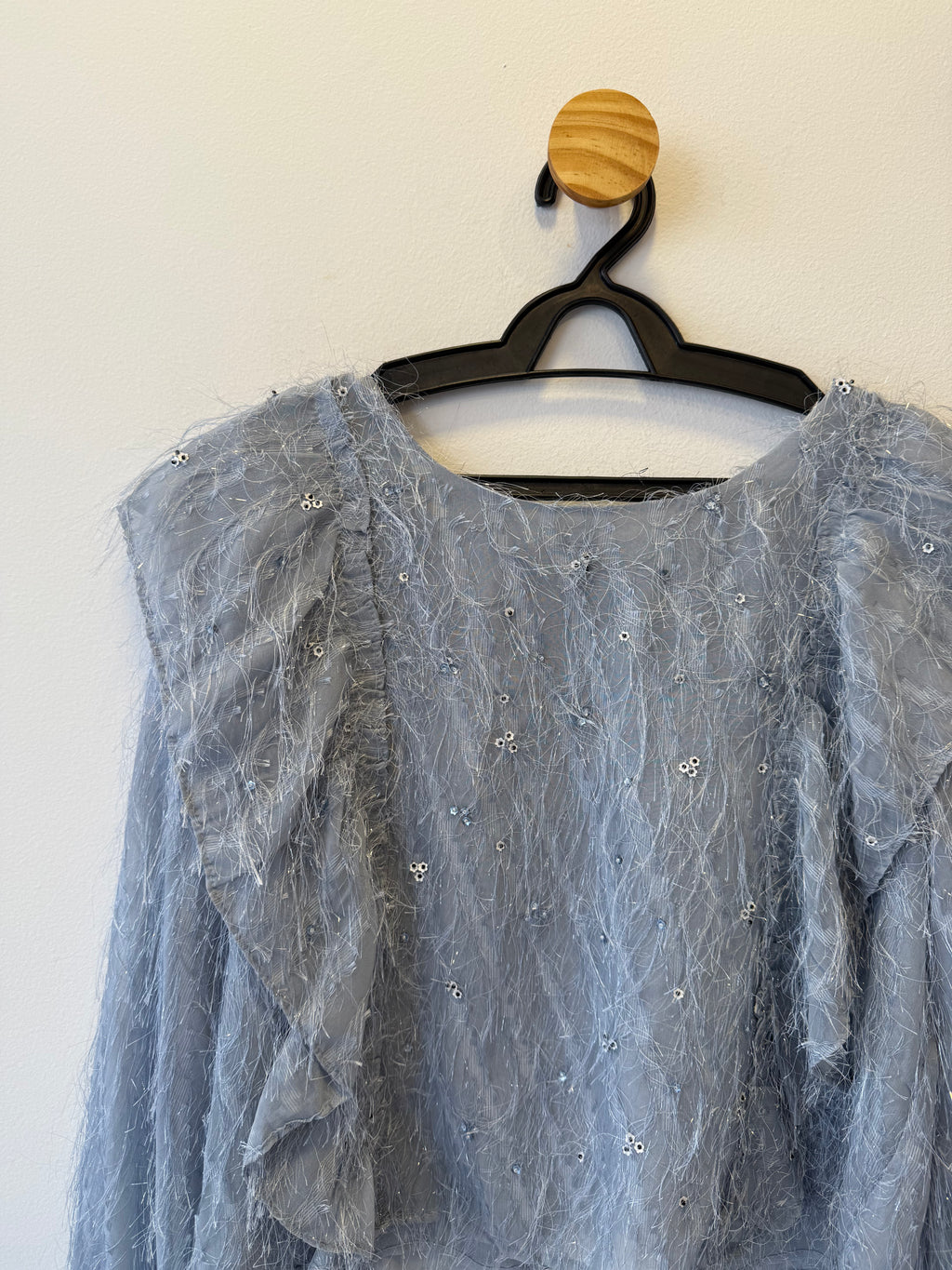 Blusa Azul com Babados e Bordado