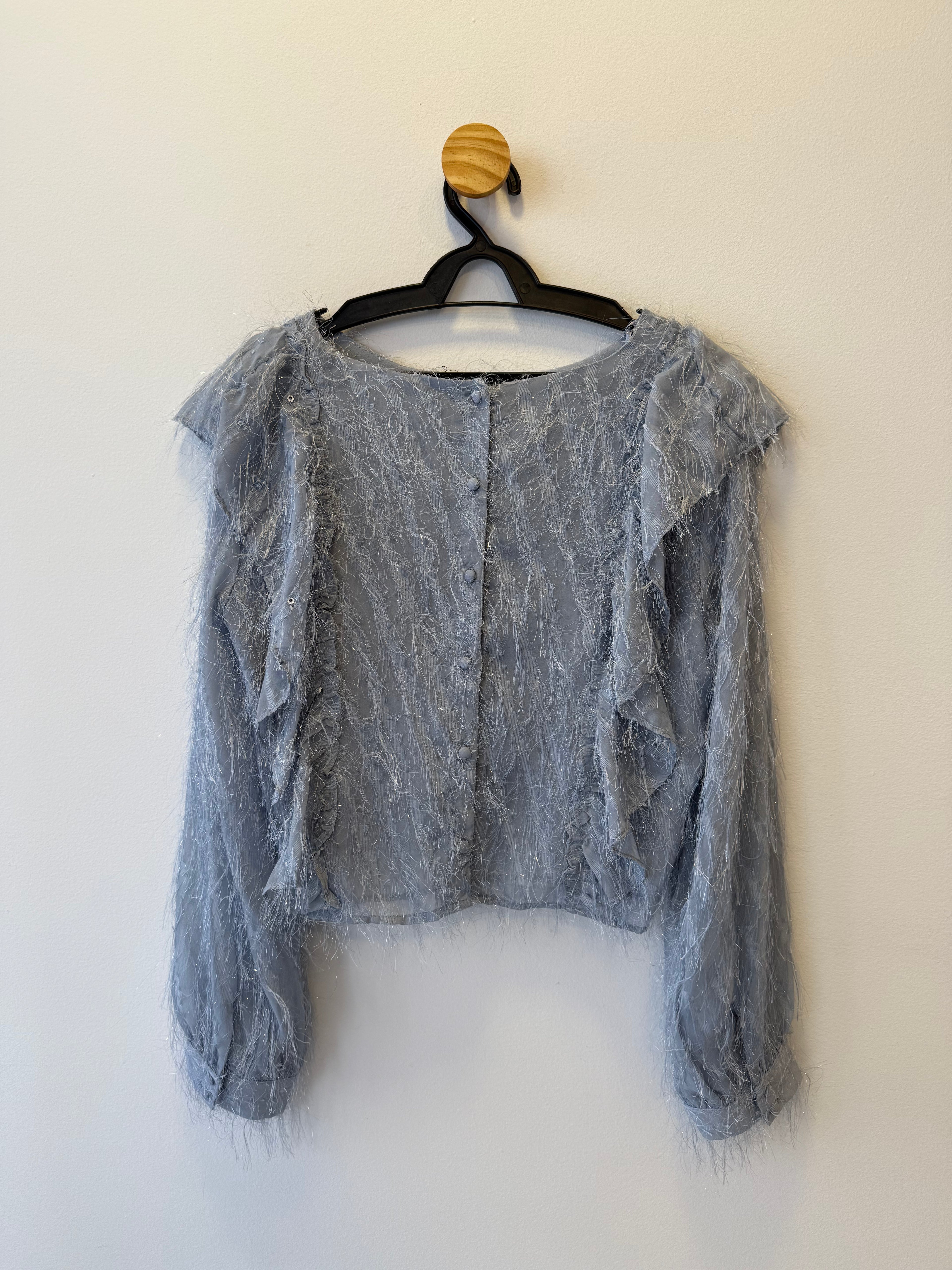 Blusa Azul com Babados e Bordado