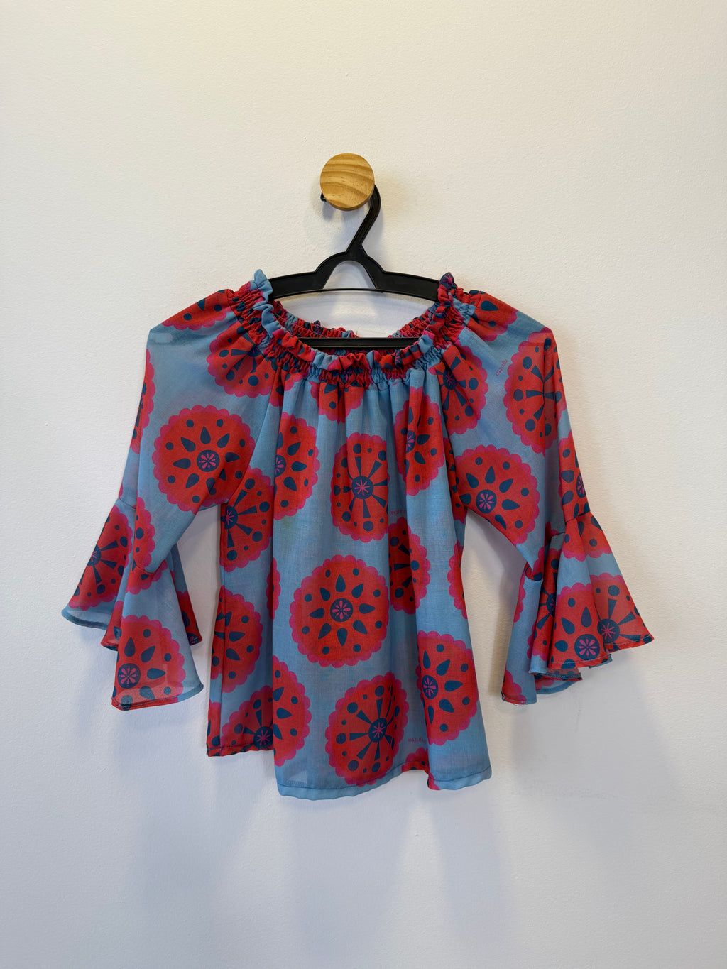 Bata Azul Estampa Vermelha