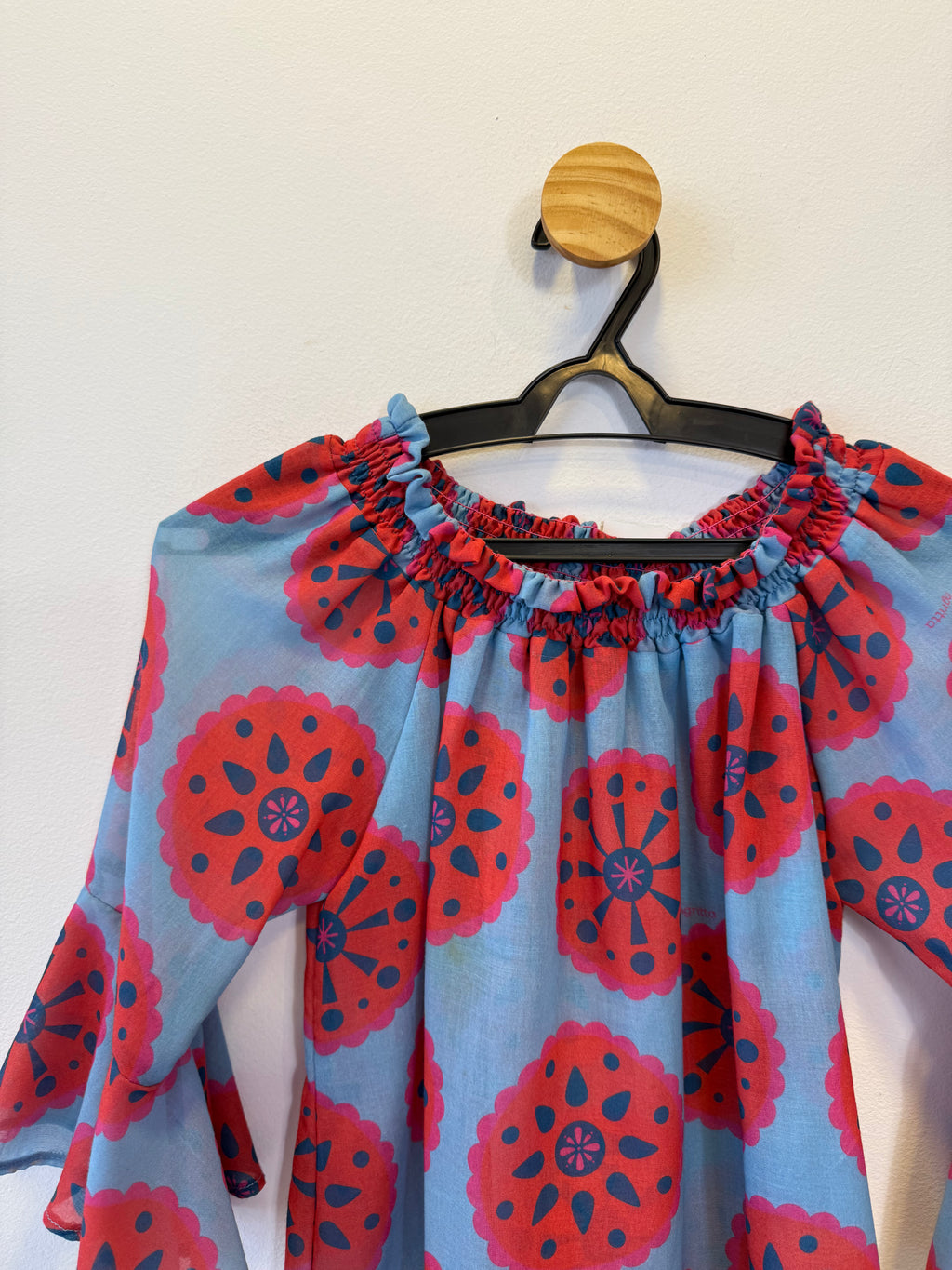 Bata Azul Estampa Vermelha