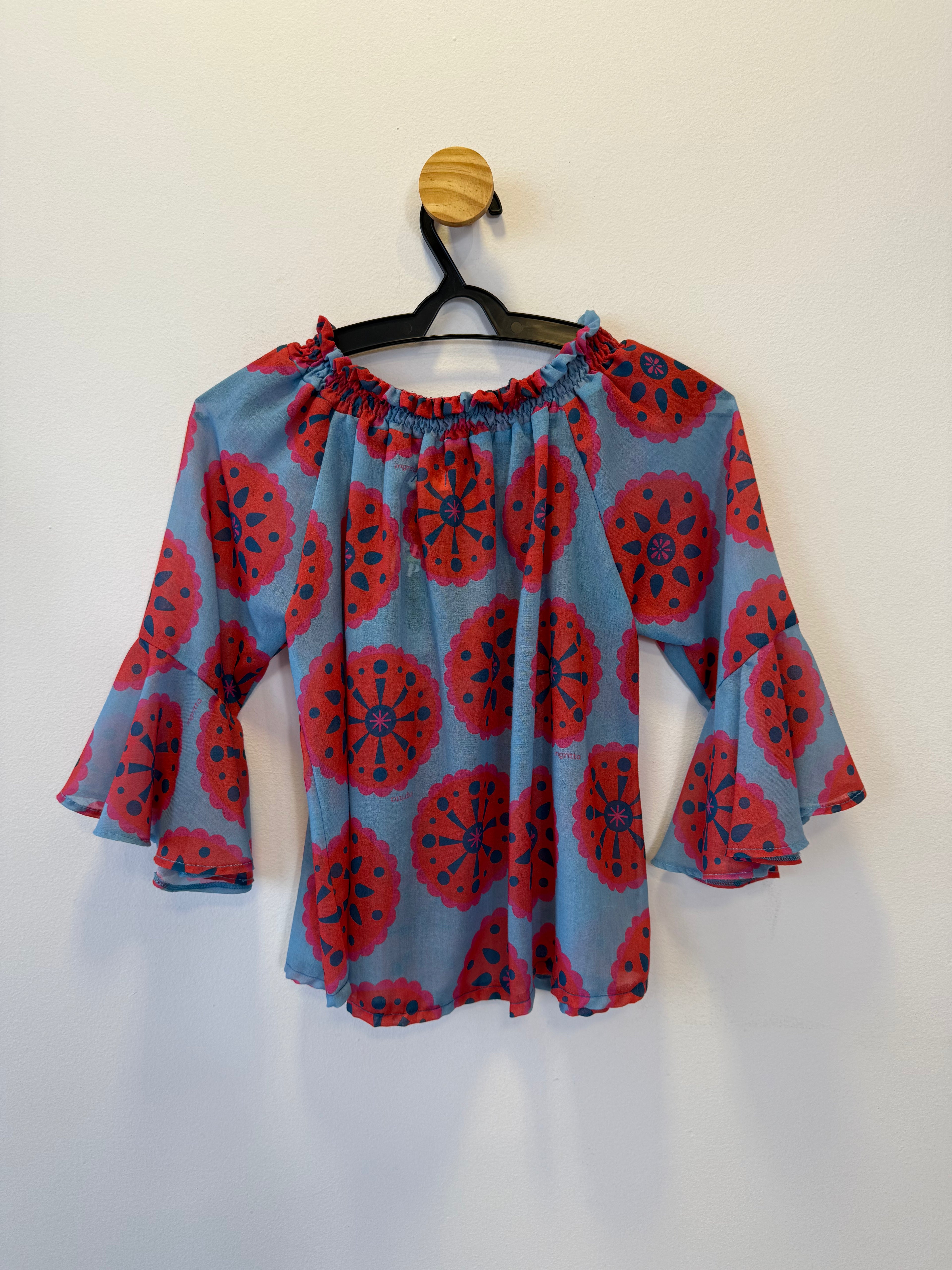Bata Azul Estampa Vermelha