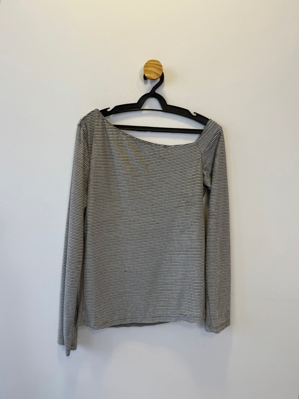Blusa Prata Ombro a Mostra