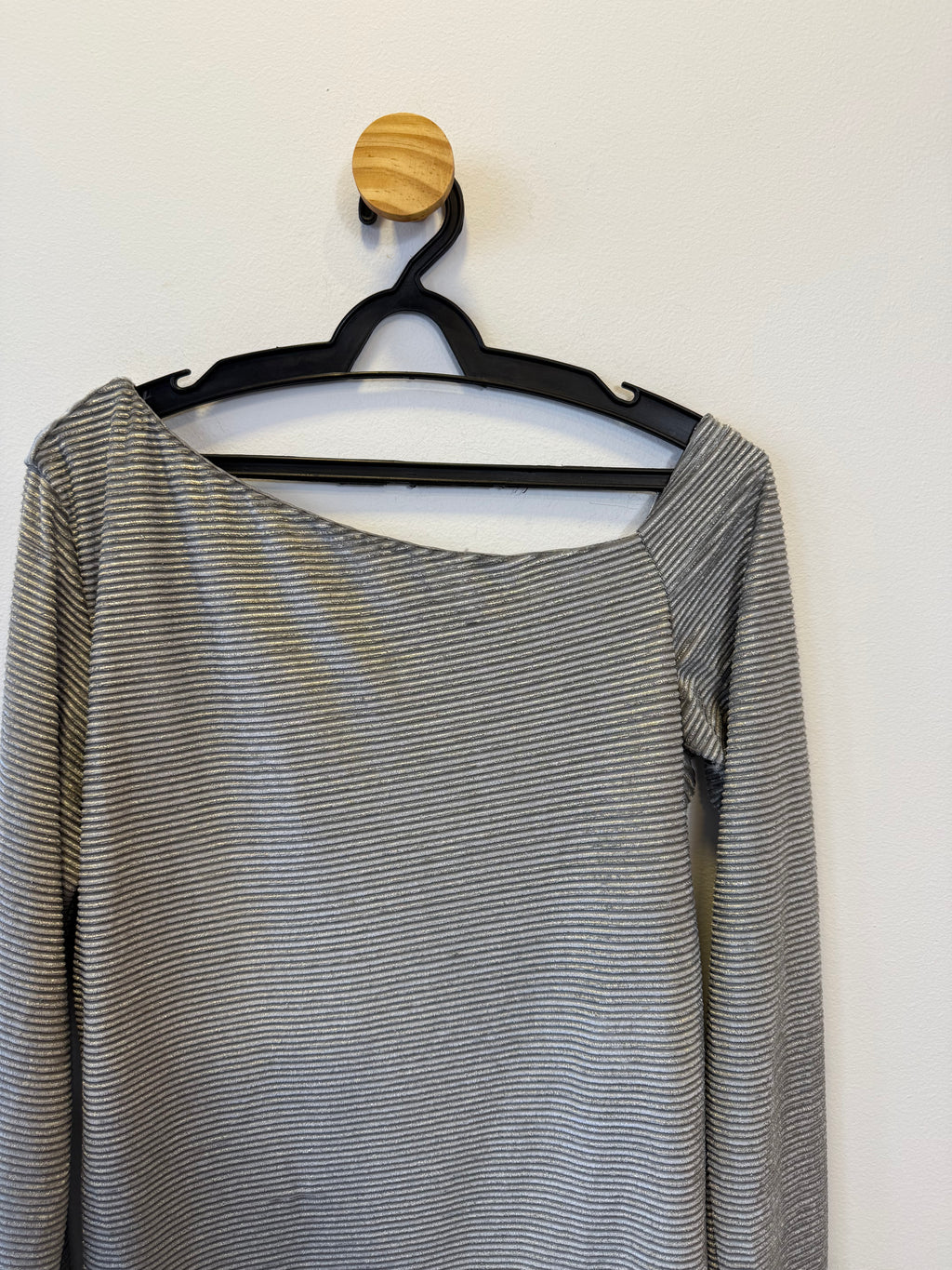 Blusa Prata Ombro a Mostra