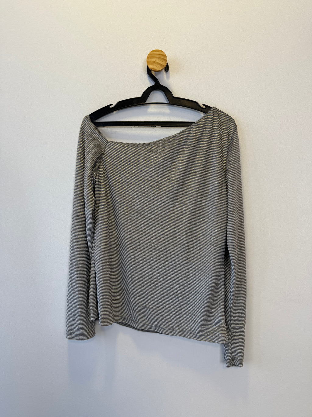Blusa Prata Ombro a Mostra