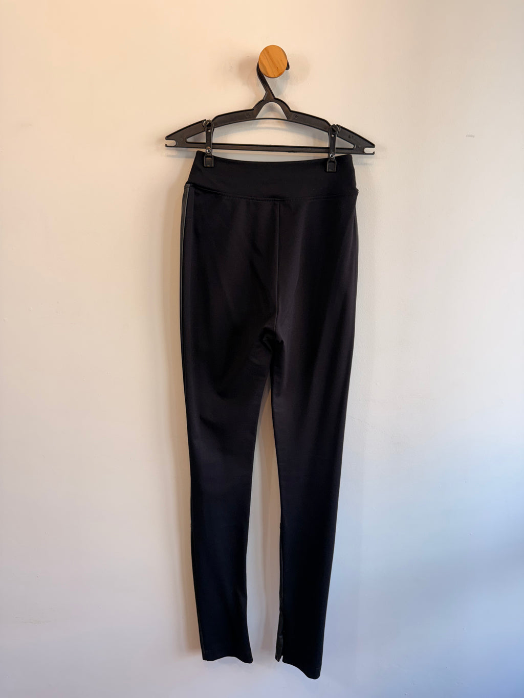 Calça Couro Com Malha Muy Guappa