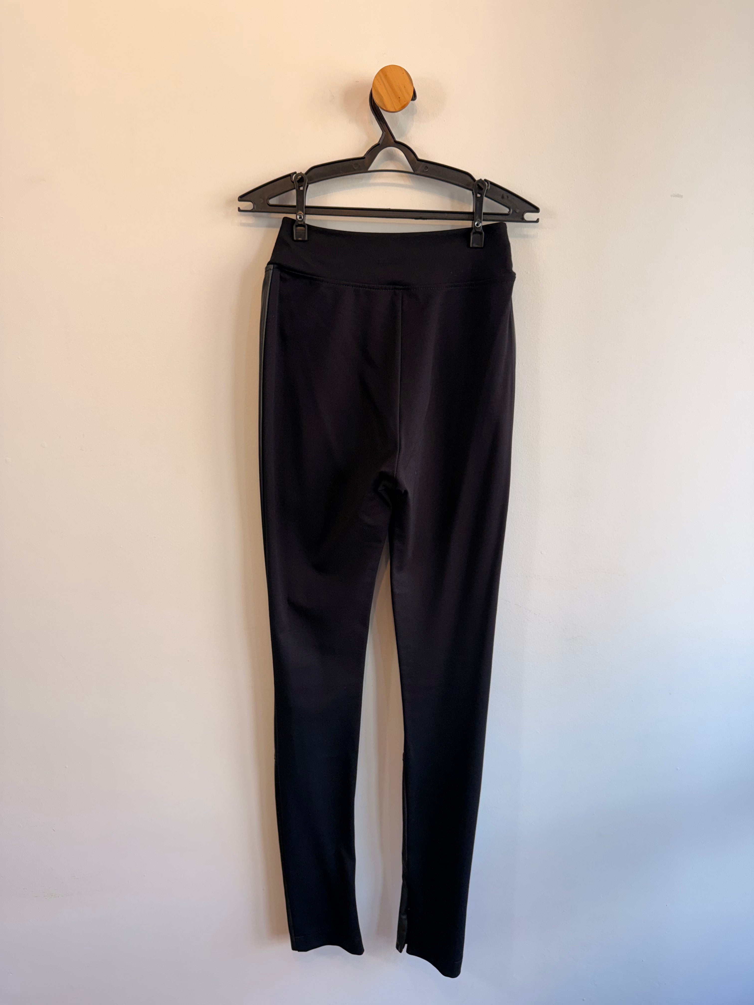 Calça Couro Com Malha Muy Guappa