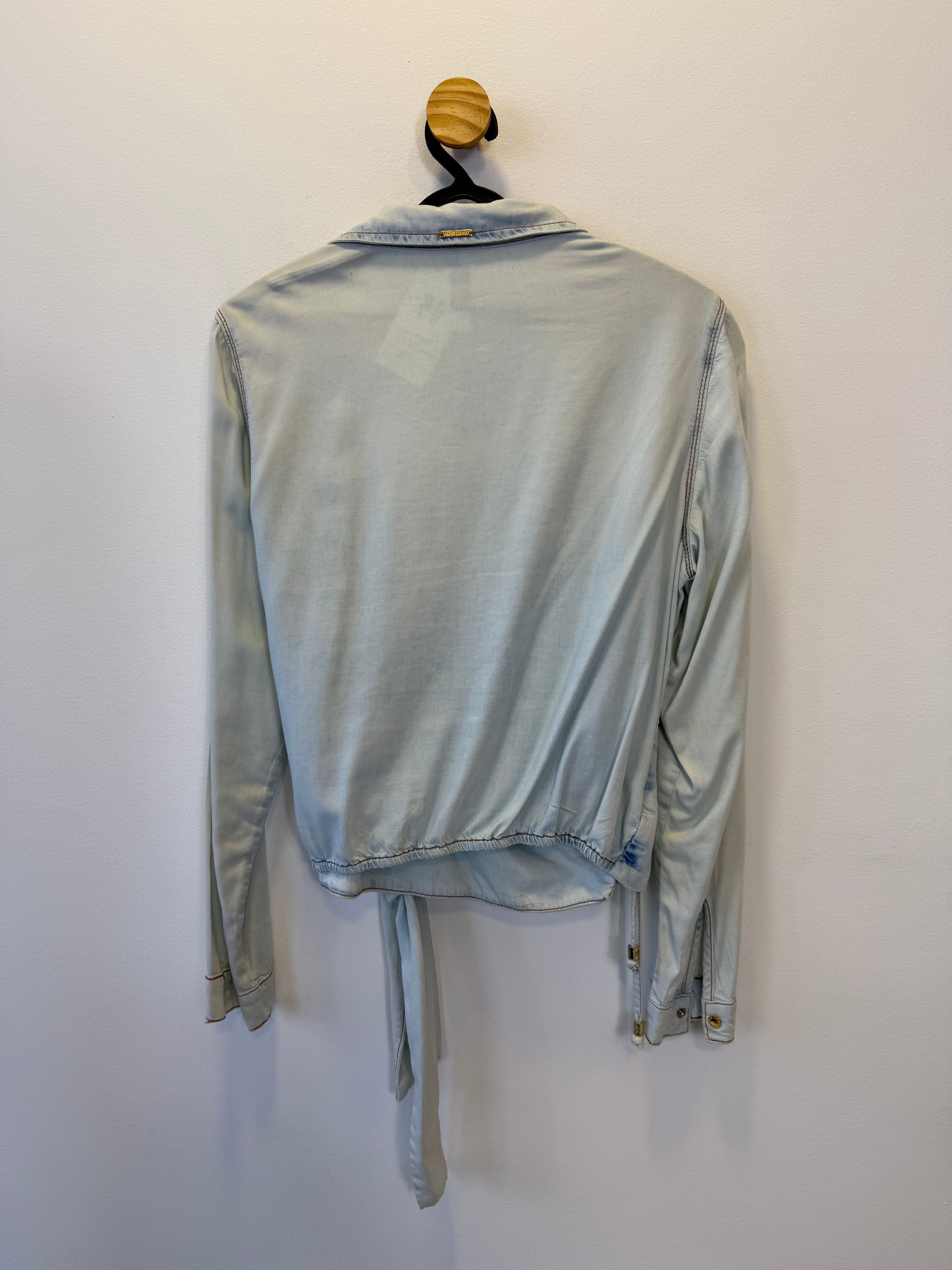 Blusa Transpassada em Denim