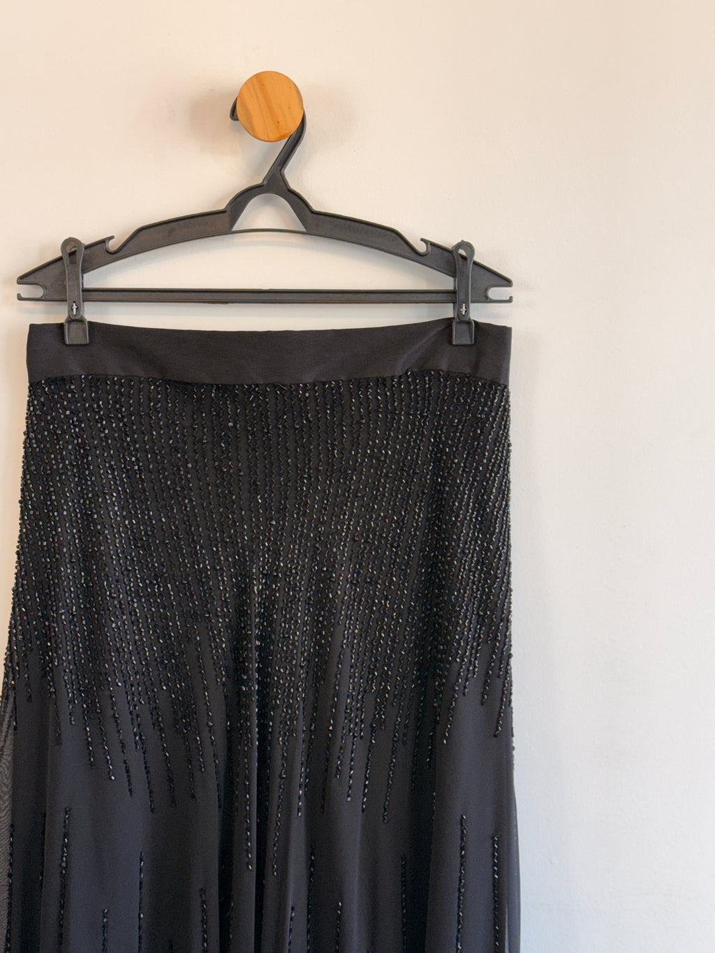 Saia Preta Bordada com Miçangas