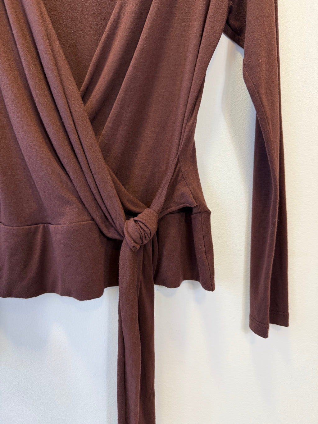 Blusa Transpassada Marrom