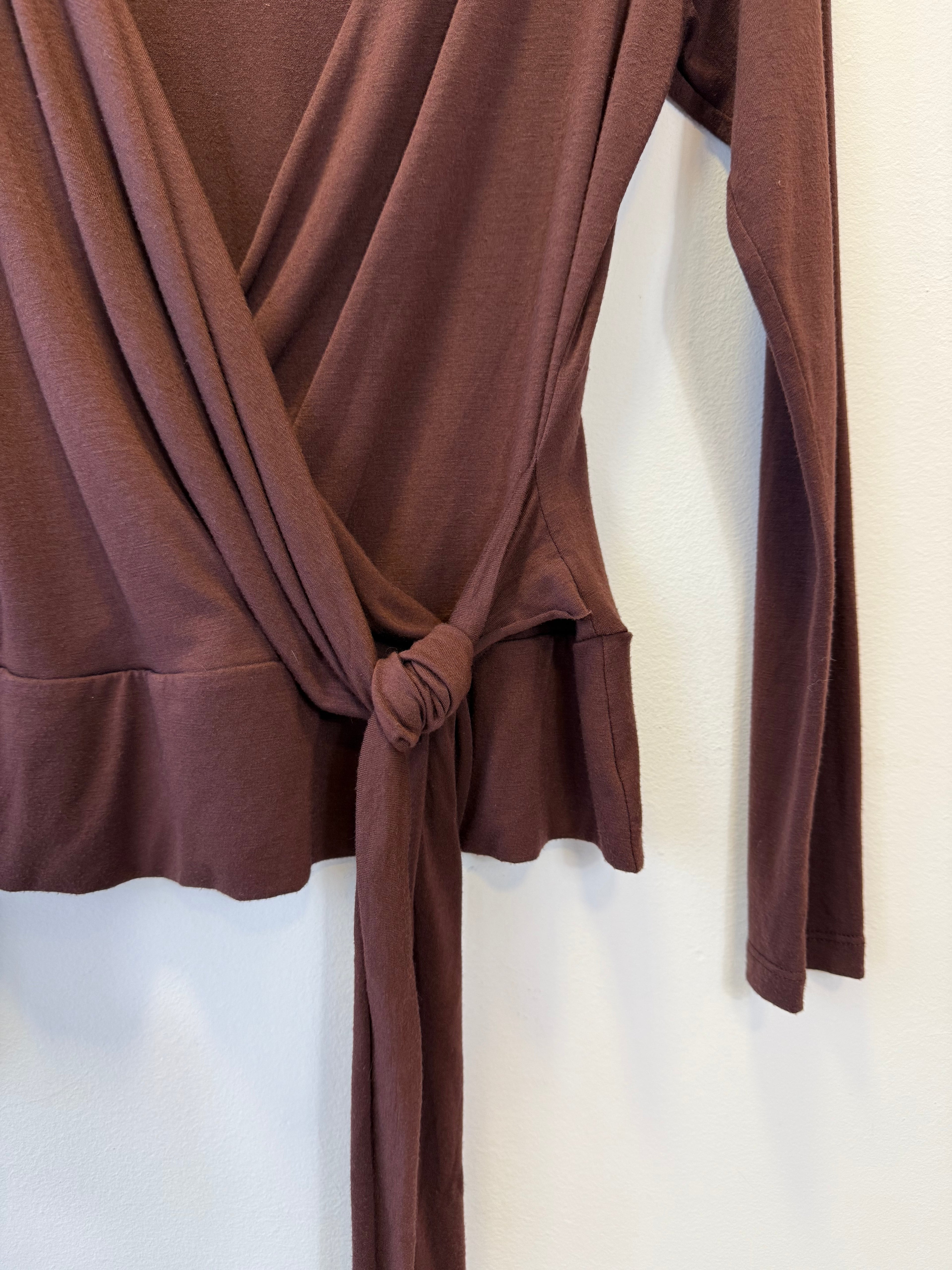 Blusa Transpassada Marrom