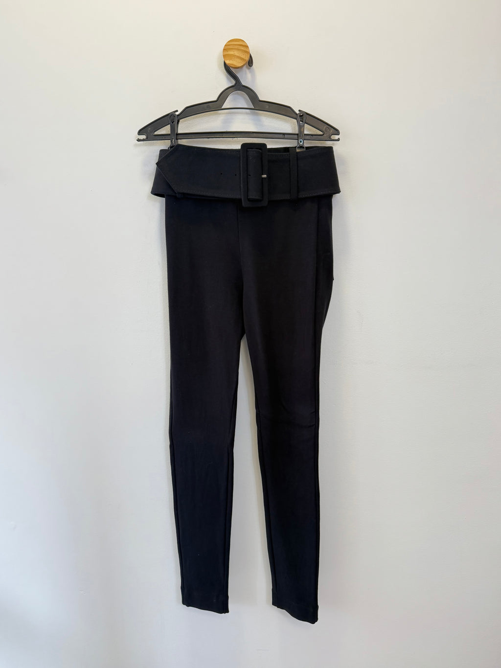 Calça Skinny Preta com Cinto