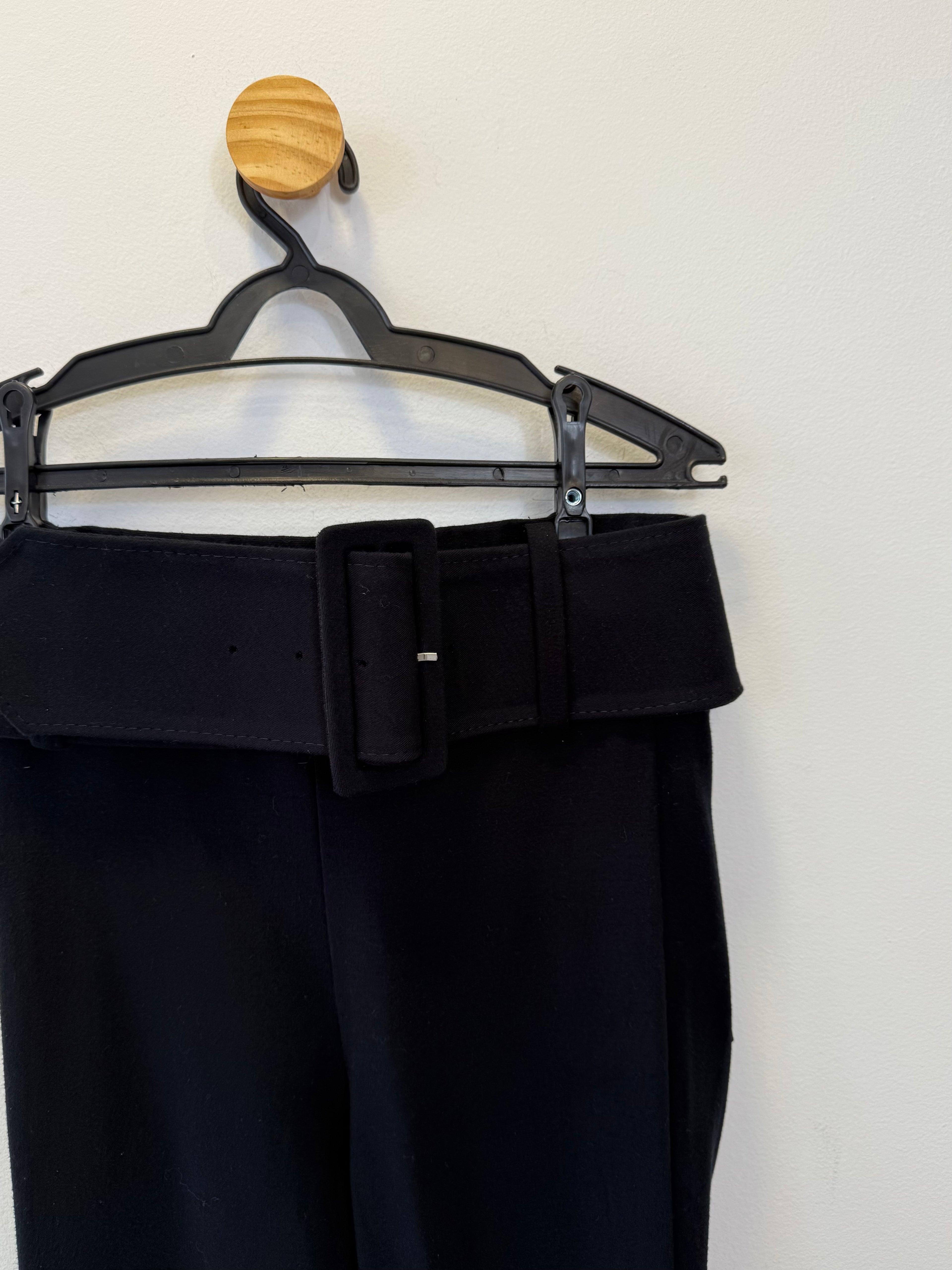 Calça Skinny Preta com Cinto
