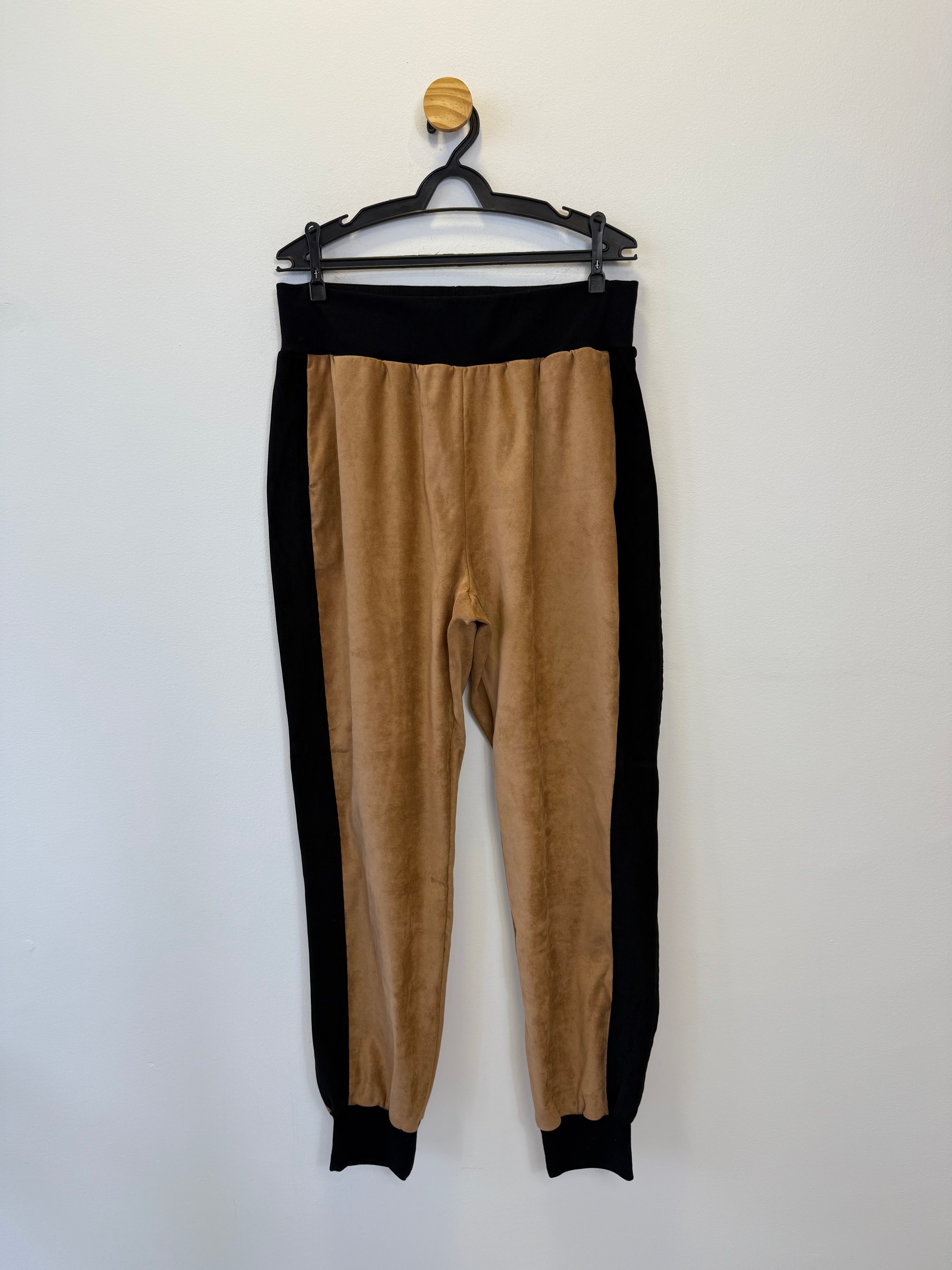 Calça Jogger Bege e Preta