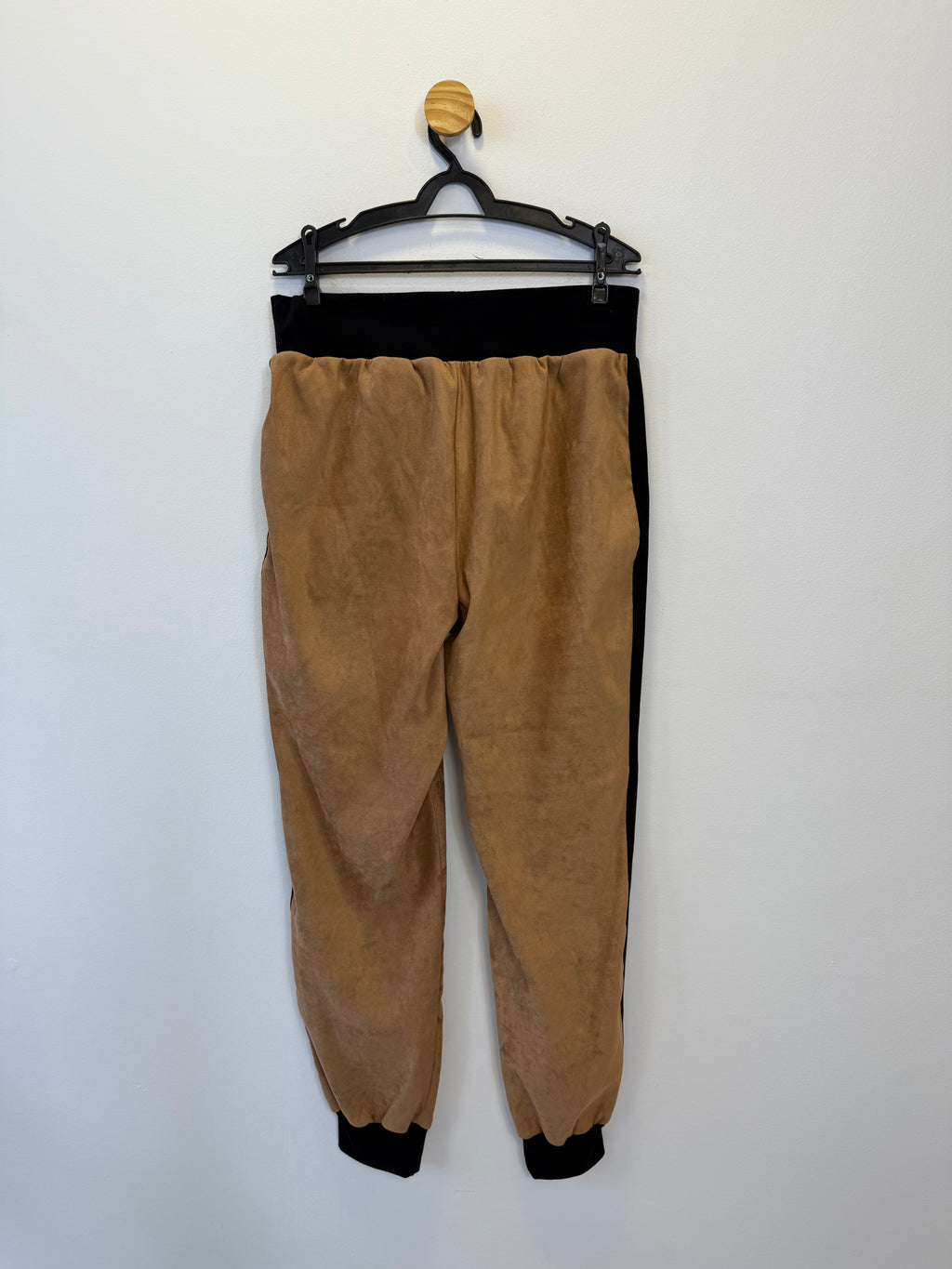 Calça Jogger Bege e Preta