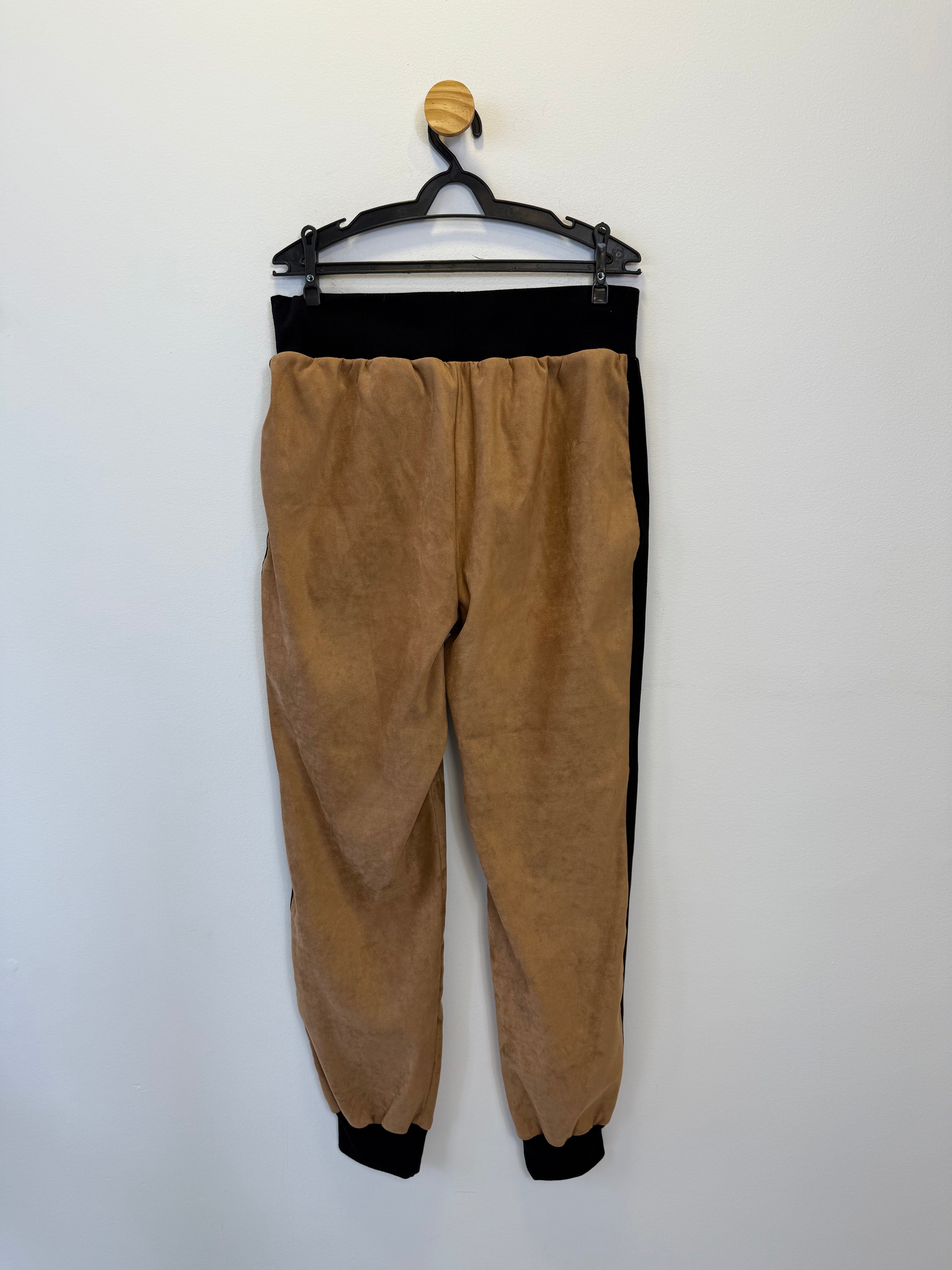 Calça Jogger Bege e Preta