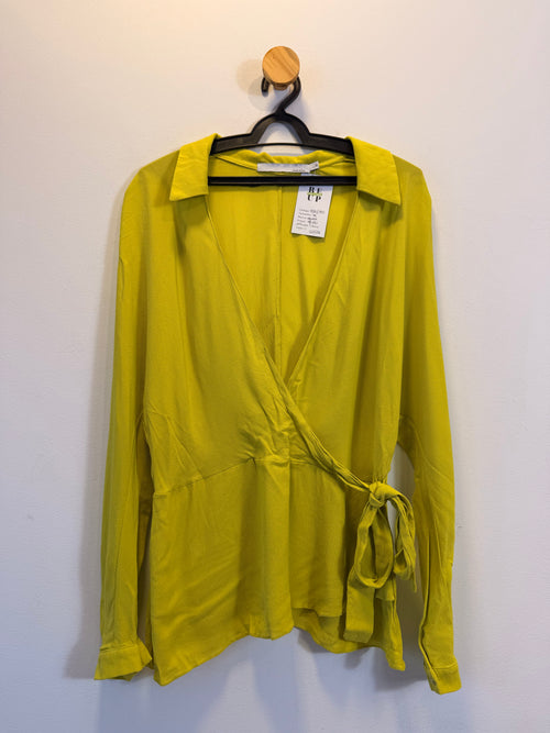 Blusa com Amarração Lateral Sacada