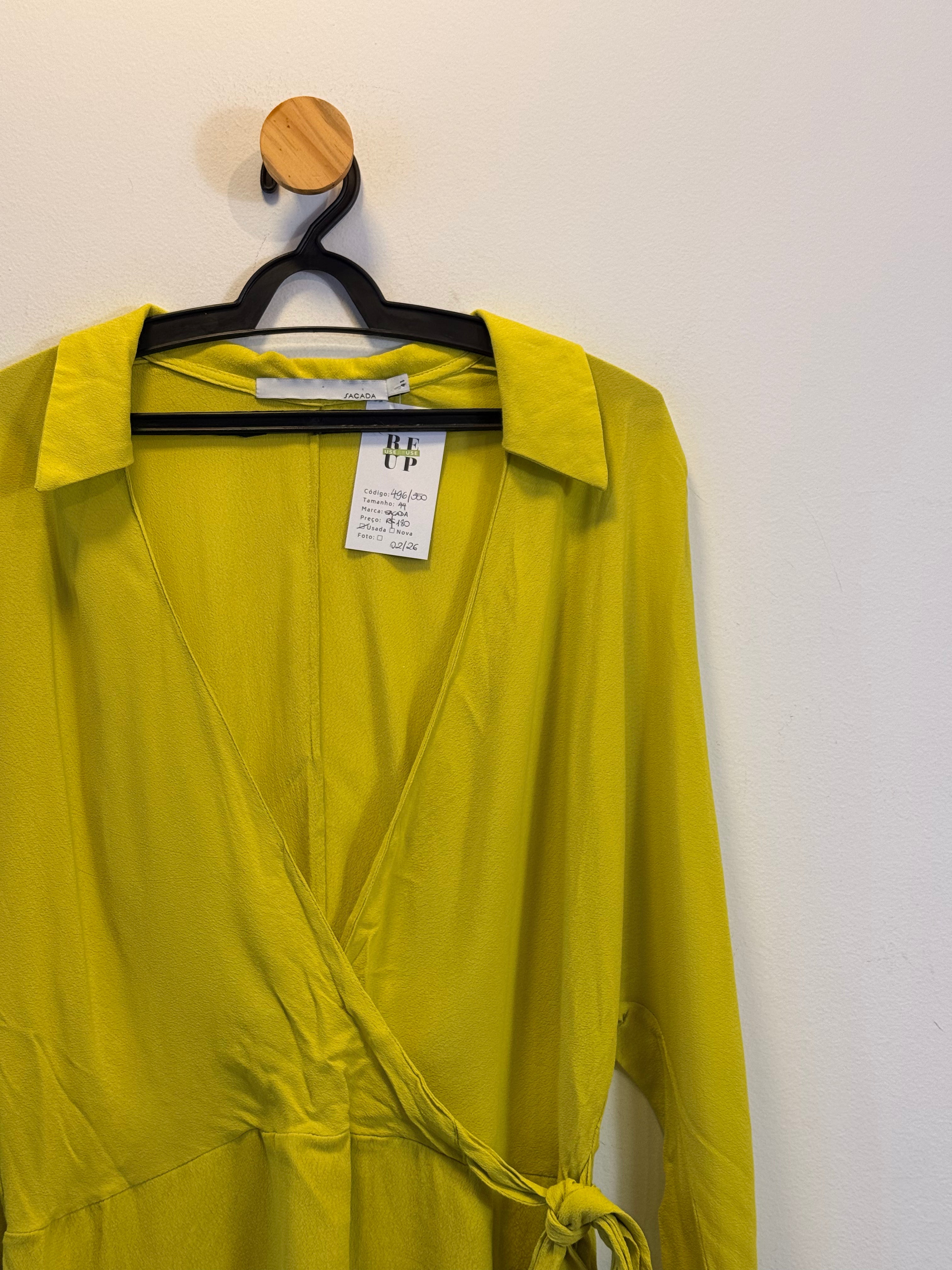 Blusa com Amarração Lateral Sacada