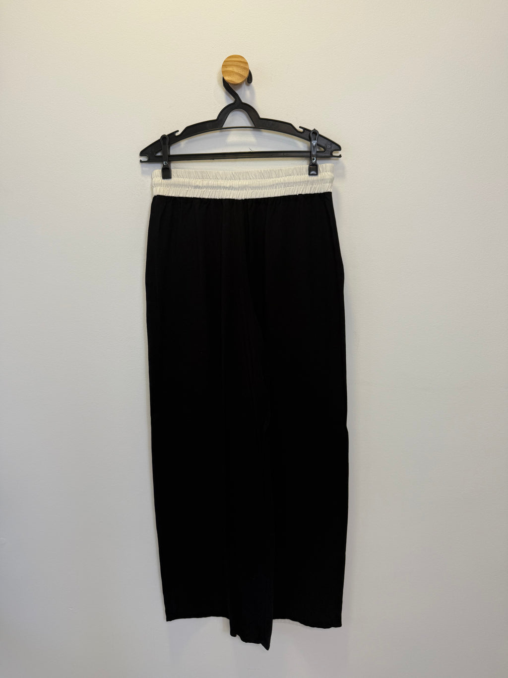 Calça Preta e Branco