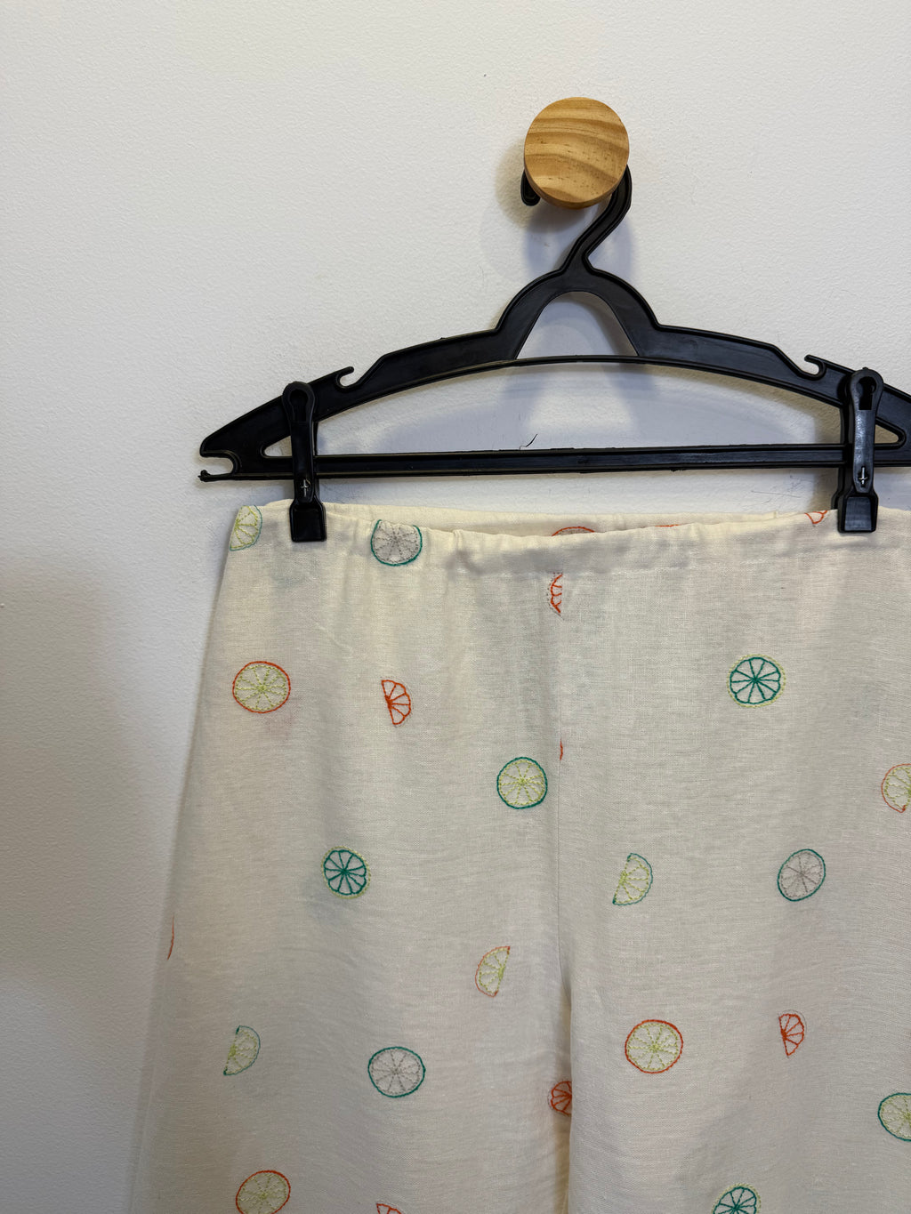 Calça de Linho Bordada