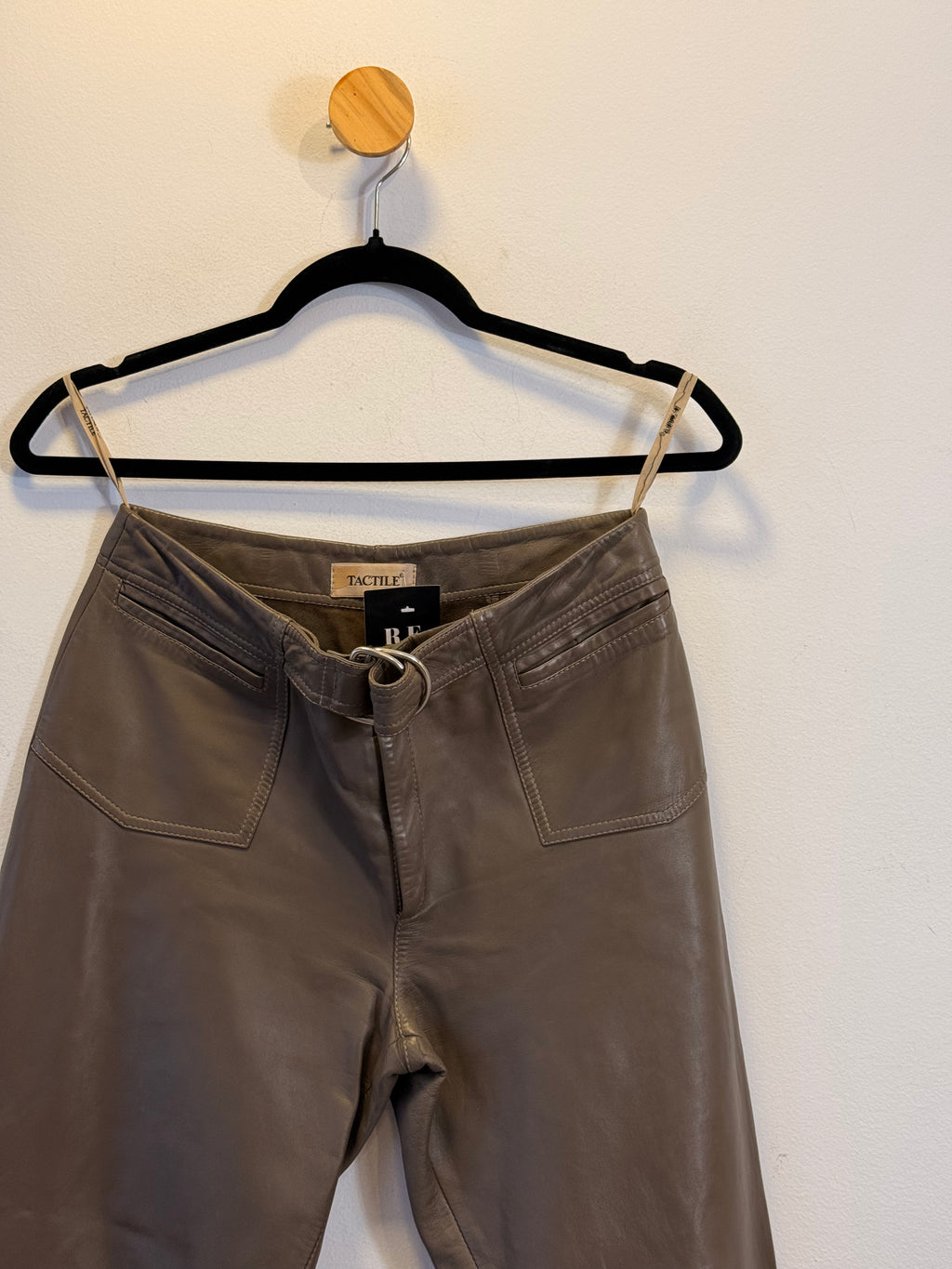 Calça de Couro Tactile