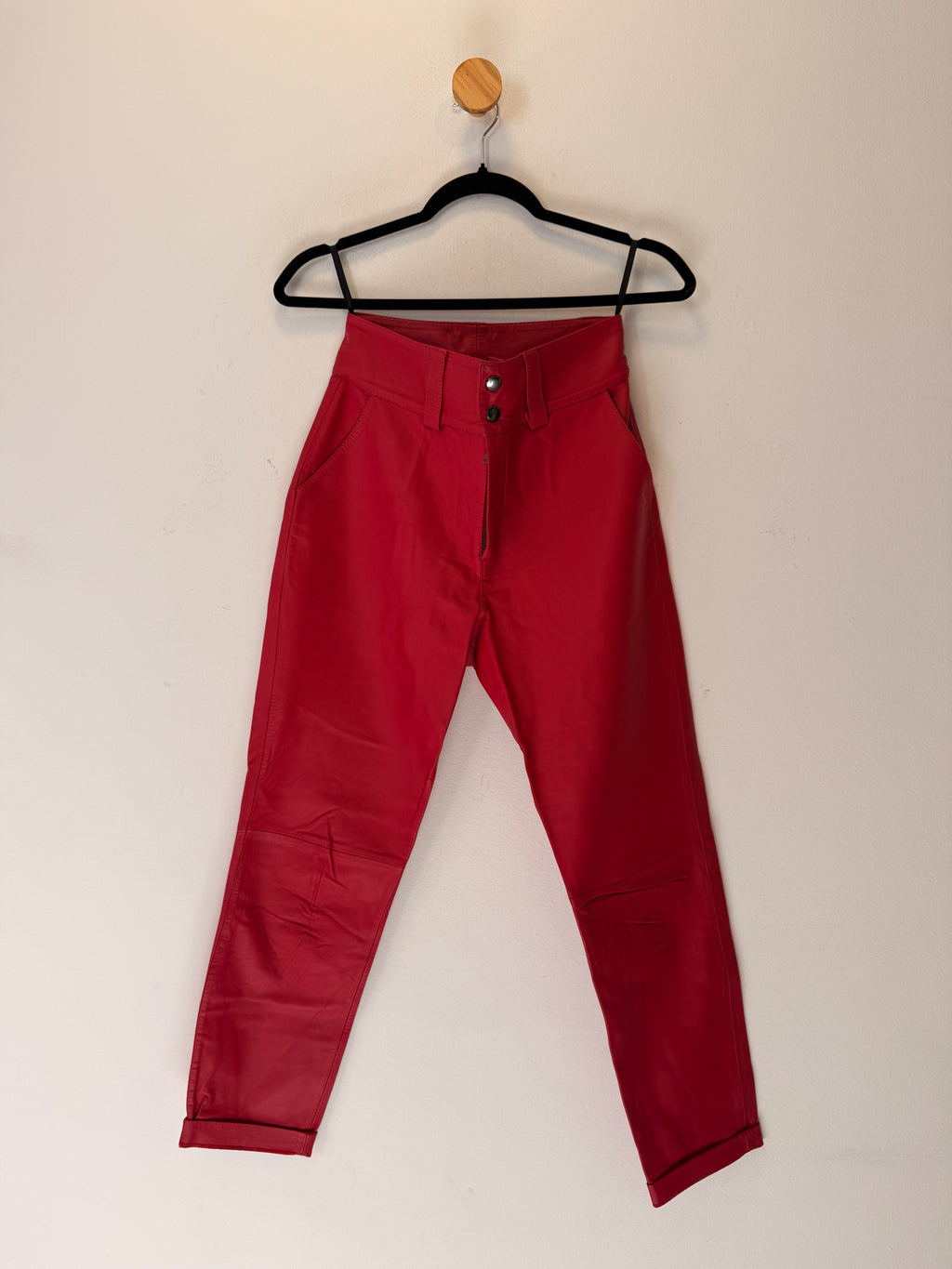 Calça de couro vermelha