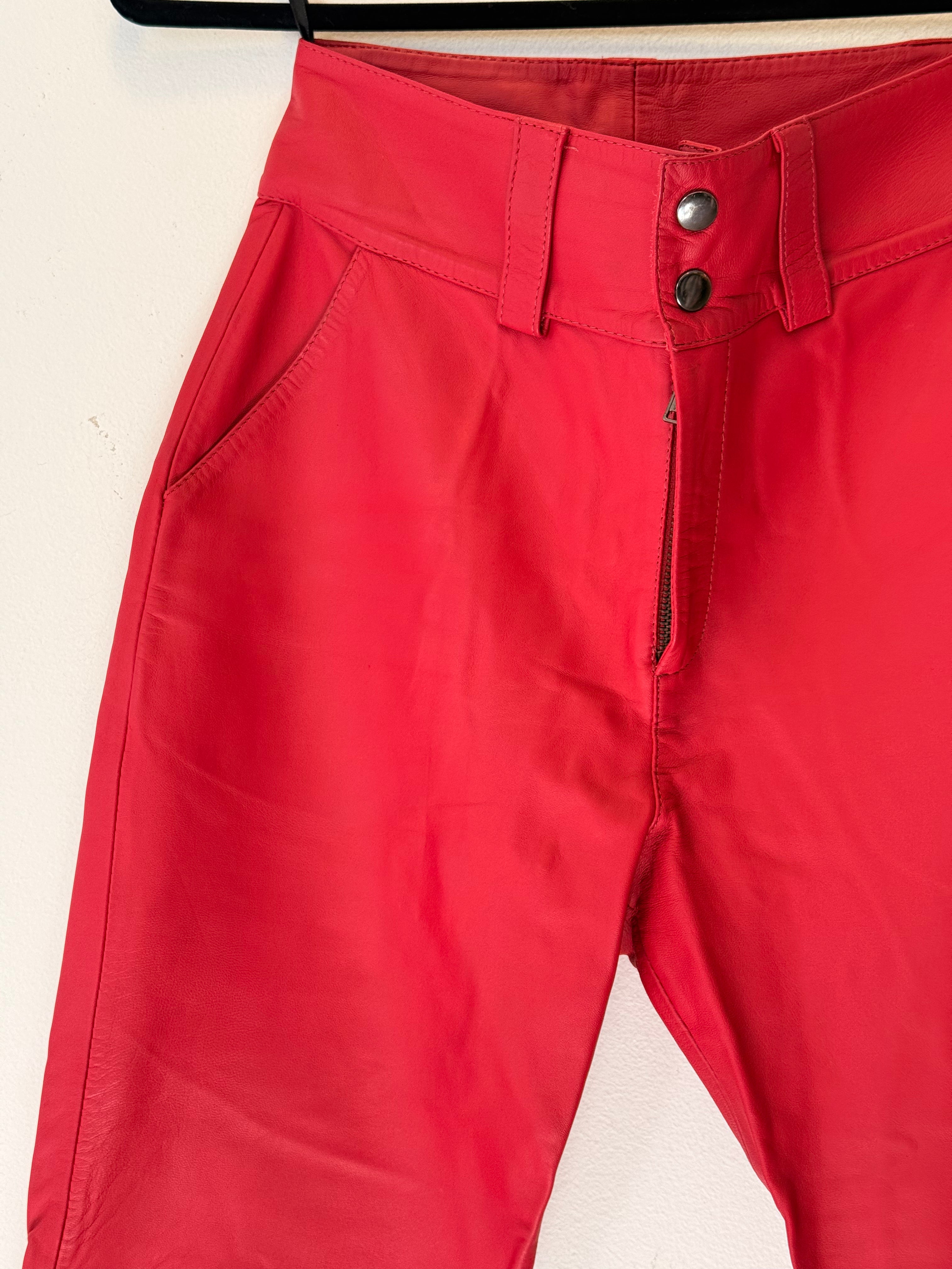 Calça de couro vermelha
