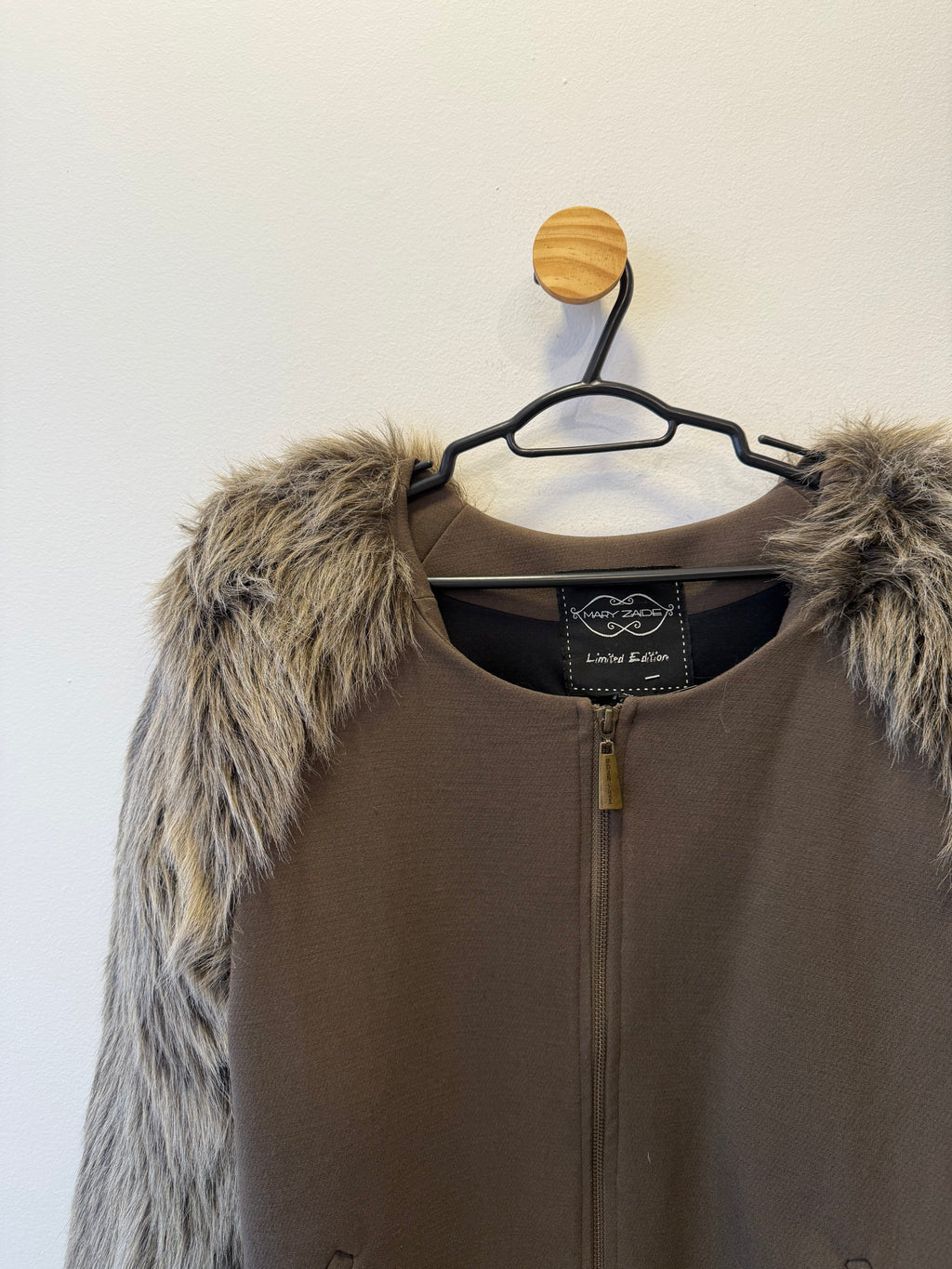 Jaqueta bomber com Pelos