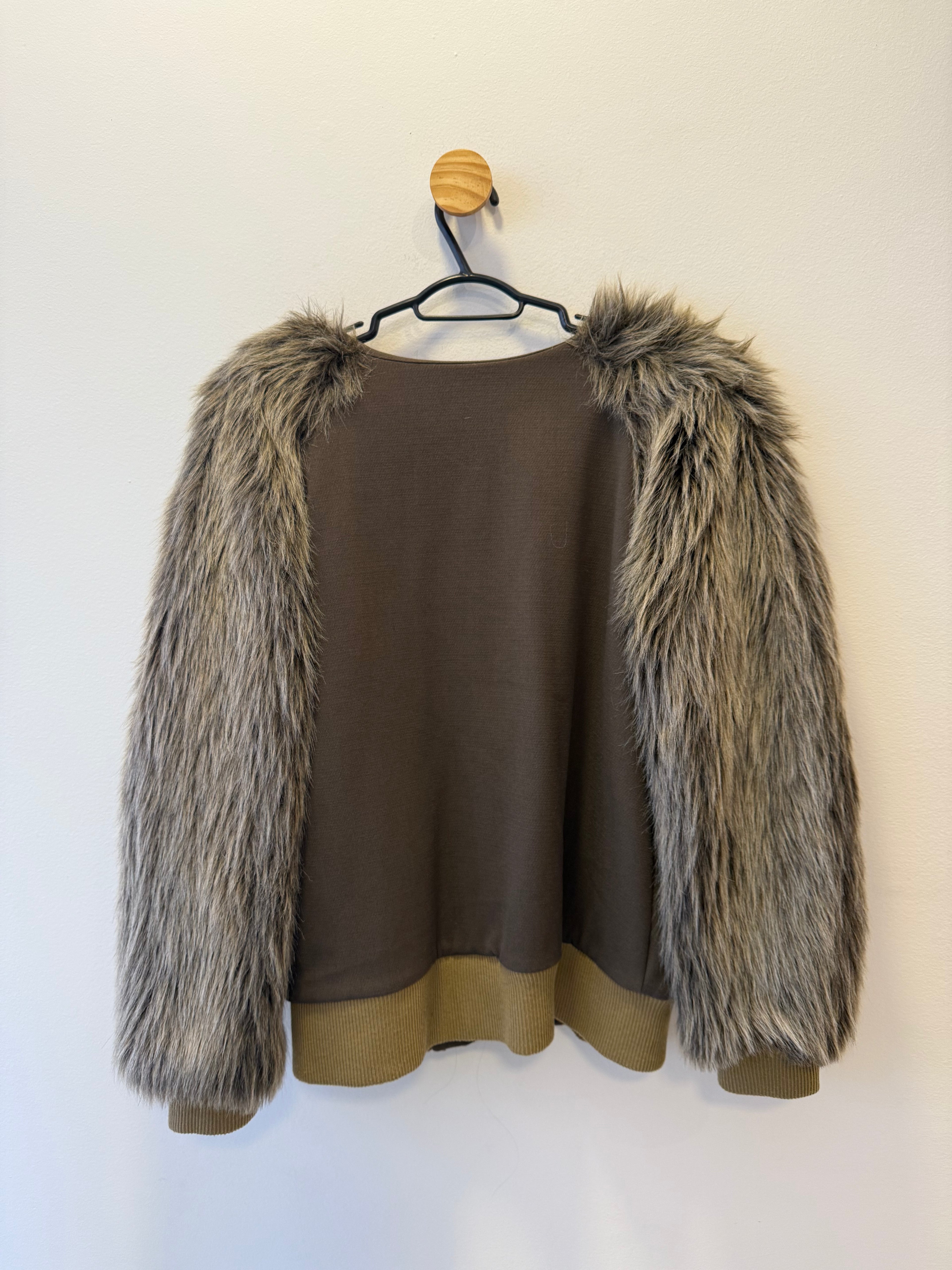 Jaqueta bomber com Pelos