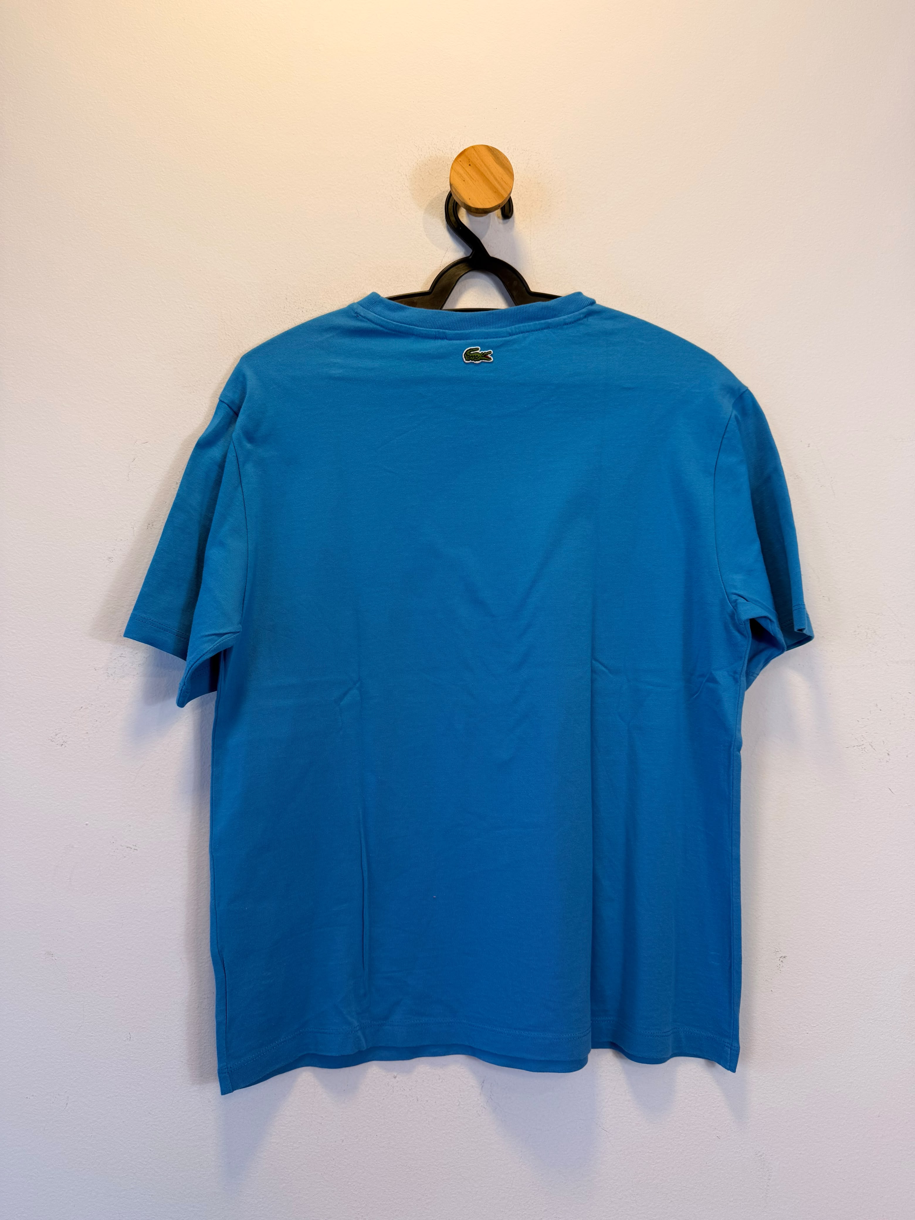 Blusa Azul Lacoste + Polaroid