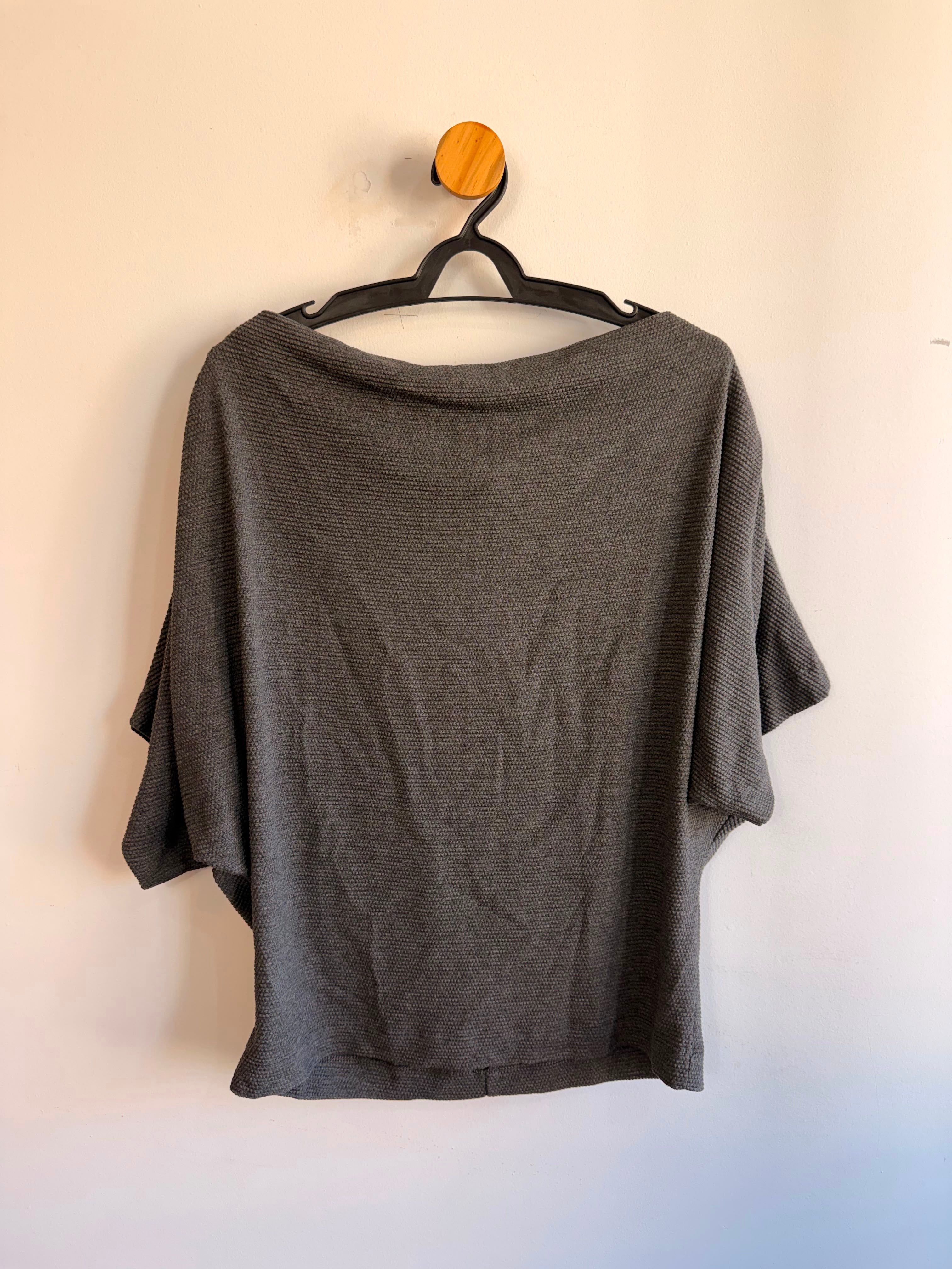 Blusa Cinza Shoulder