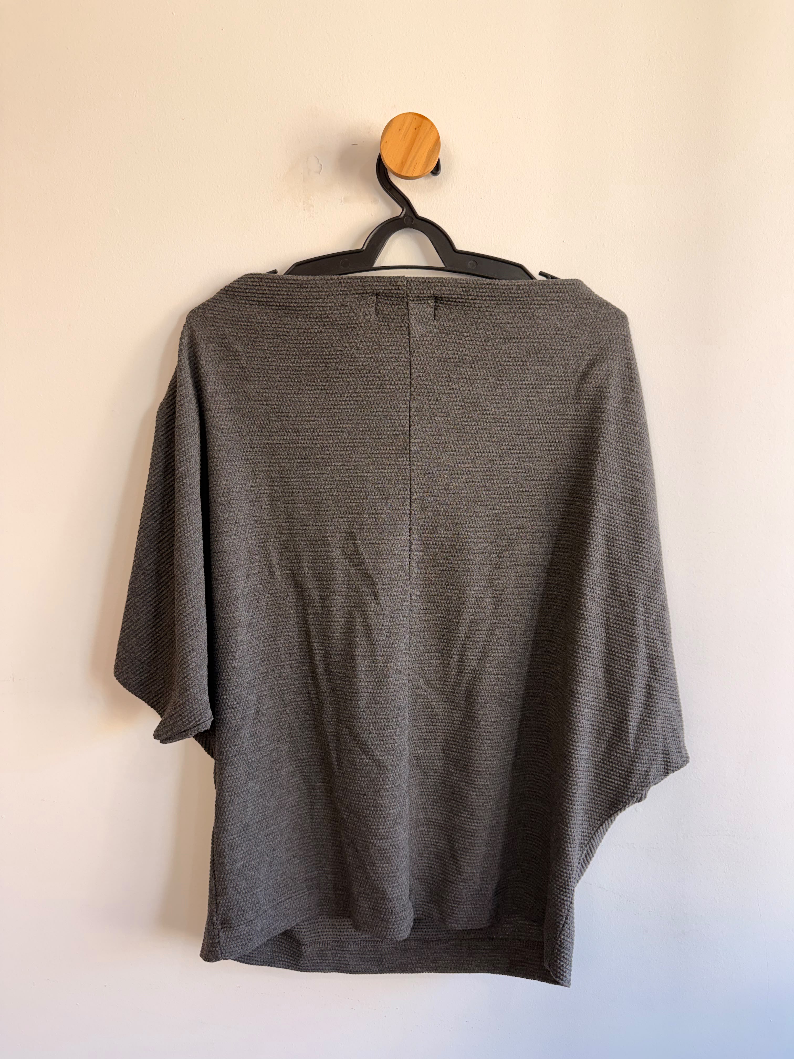 Blusa Cinza Shoulder