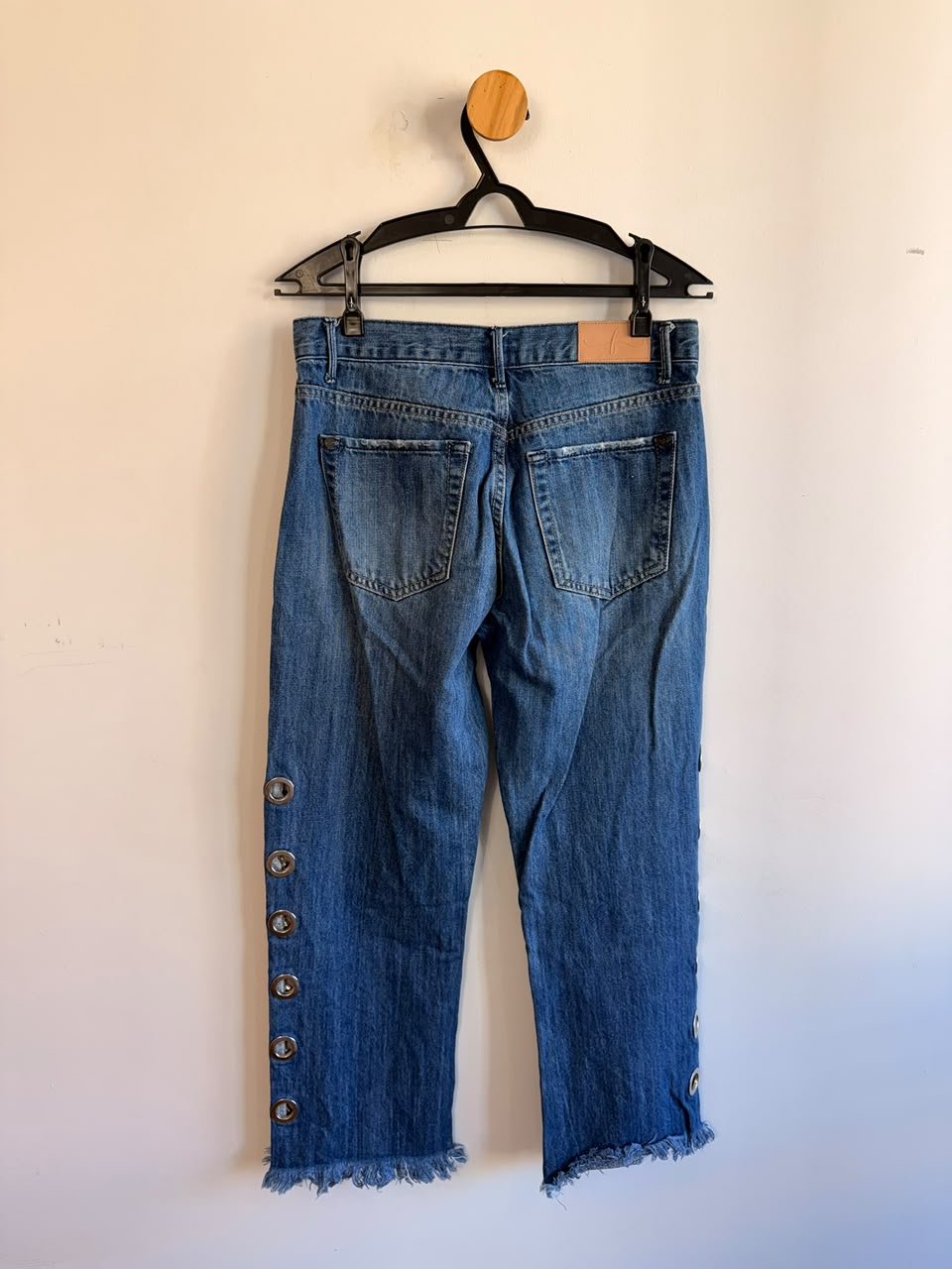 Calça Jeans com Ilhós Maria Filó